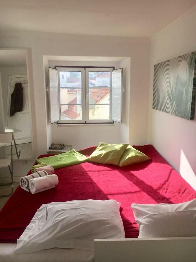 Pequeno Hostel Studio Лиссабон Экстерьер фото